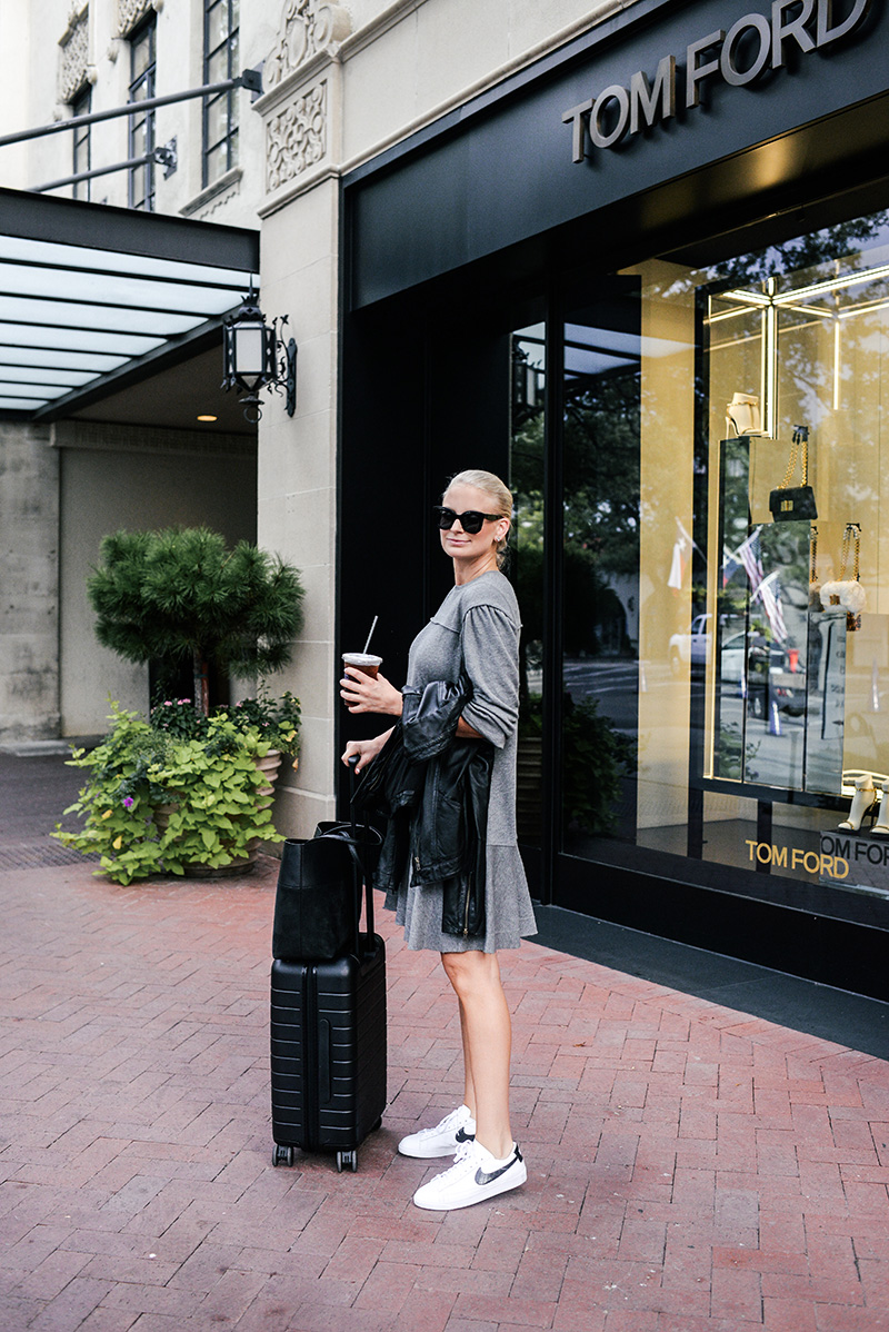 Comfortable Fall Travel Outfit Ideas | Merritt Beck of The Style Scribe
