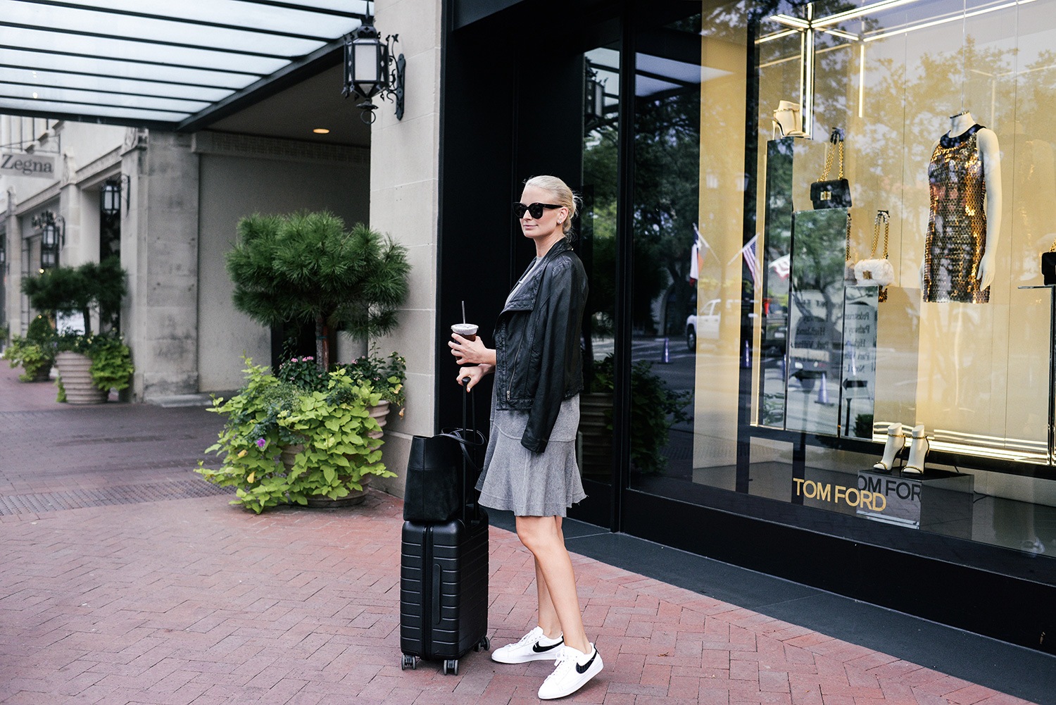 Comfortable Fall Travel Outfit Ideas | Merritt Beck of The Style Scribe