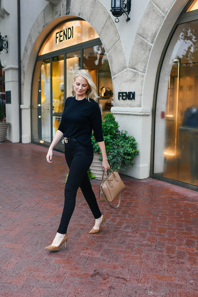 All Black Outfit with Neutral Accessories for Fall