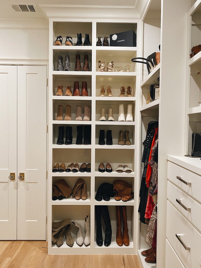 FIRST LOOK AT MY NEW CLOSET